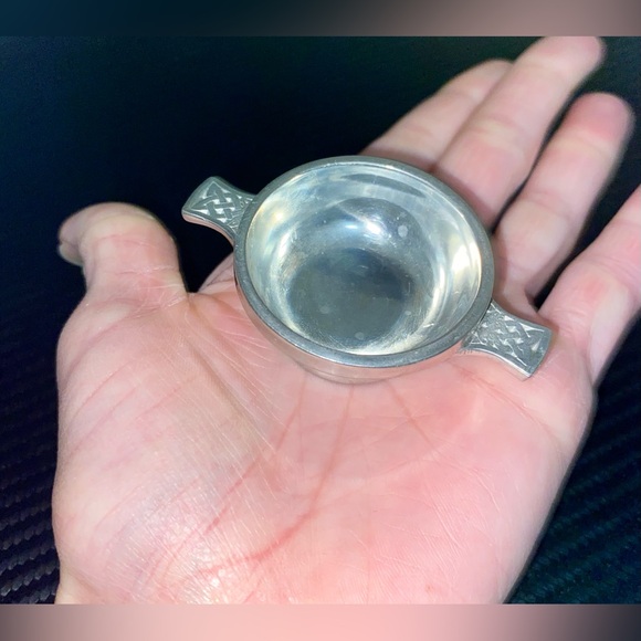 Vtg. Celtic Knot Handle Scottish Pewter Quaich Bowl - Picture 7 of 7